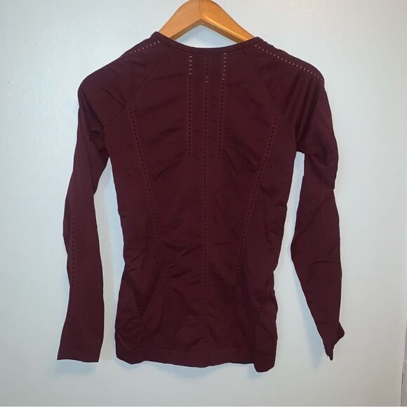 Athleta fitted long sleeve Size Small - Picture 3 of 3